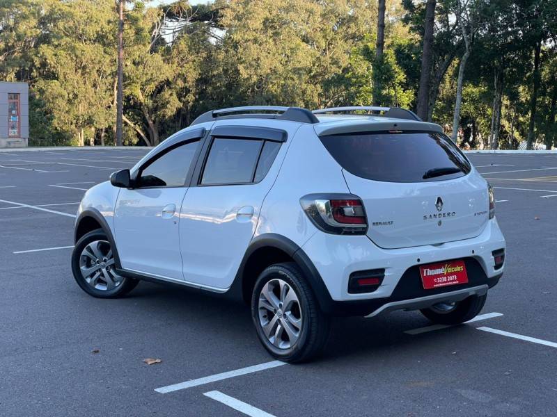 RENAULT - SANDERO - 2015/2015 - Branca - R$ 49.900,00