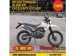 HONDA - XR 250 TORNADO - 2005/2005 - Branca - R$ 15.900,00