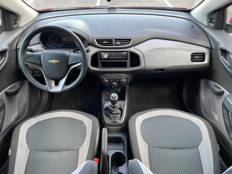 CHEVROLET - ONIX - 2015/2015 - Vermelha - R$ 45.900,00