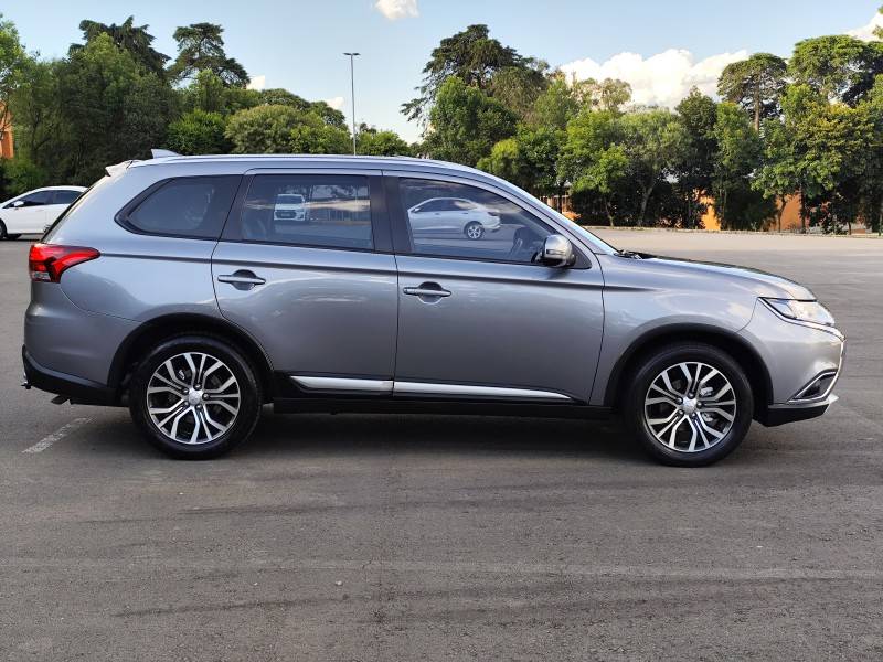 MITSUBISHI - OUTLANDER - 2018/2018 - Cinza - R$ 112.900,00