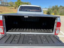 TOYOTA - HILUX - 2015/2015 - Prata - R$ 115.900,00