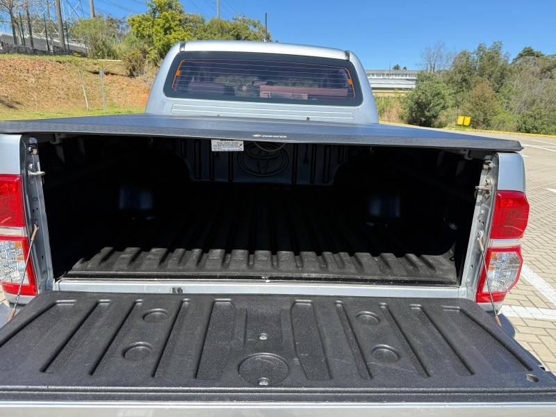 TOYOTA - HILUX - 2015/2015 - Prata - R$ 115.900,00