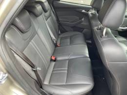 FORD - FOCUS - 2015/2015 - Dourada - R$ 49.900,00