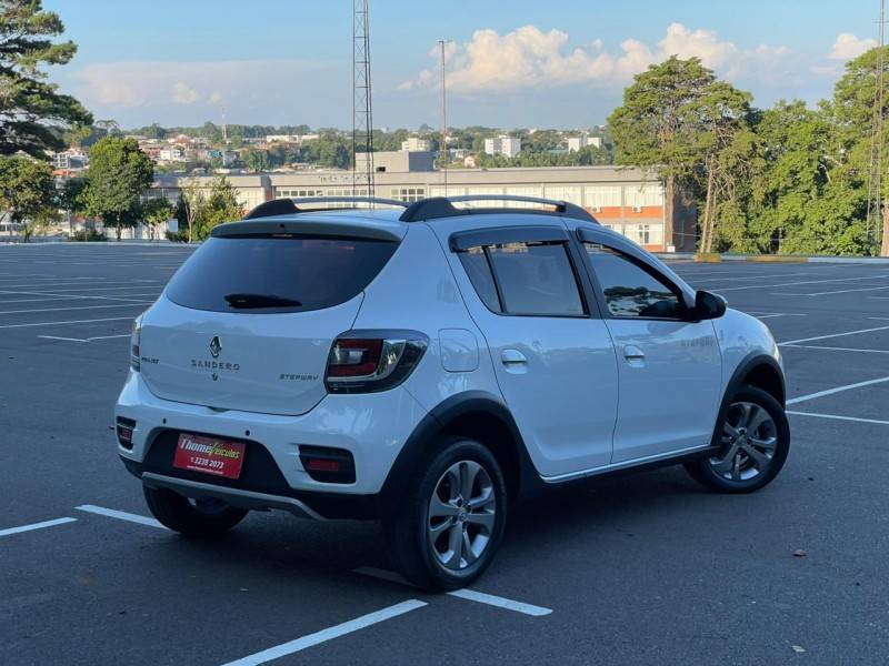 RENAULT - SANDERO - 2015/2015 - Branca - R$ 49.900,00