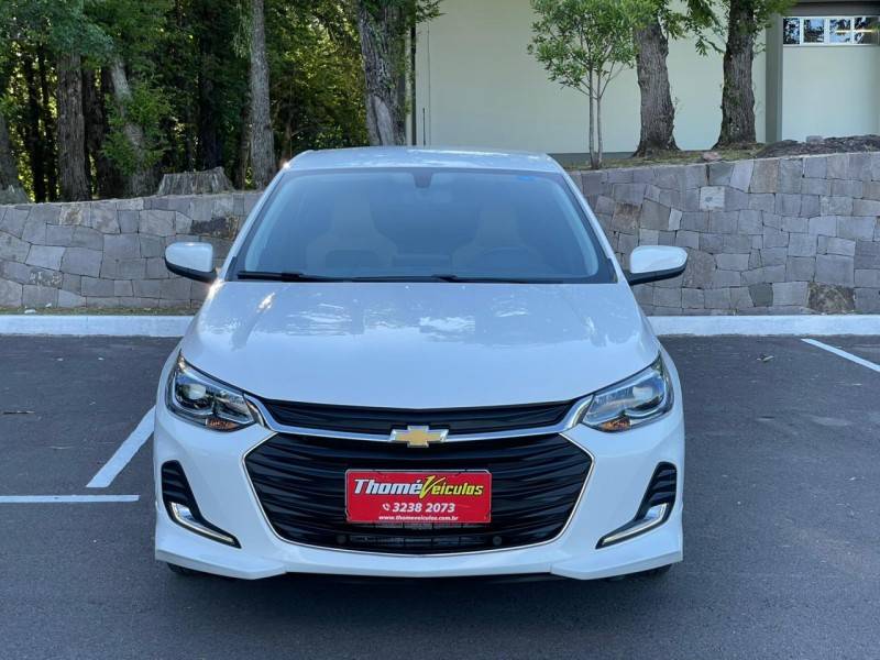 CHEVROLET - ONIX - 2024/2024 - Branca - R$ 97.900,00