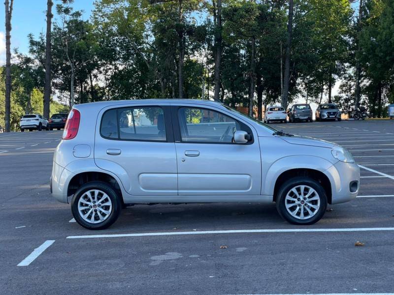 FIAT - UNO - 2014/2014 - Prata - R$ 31.900,00