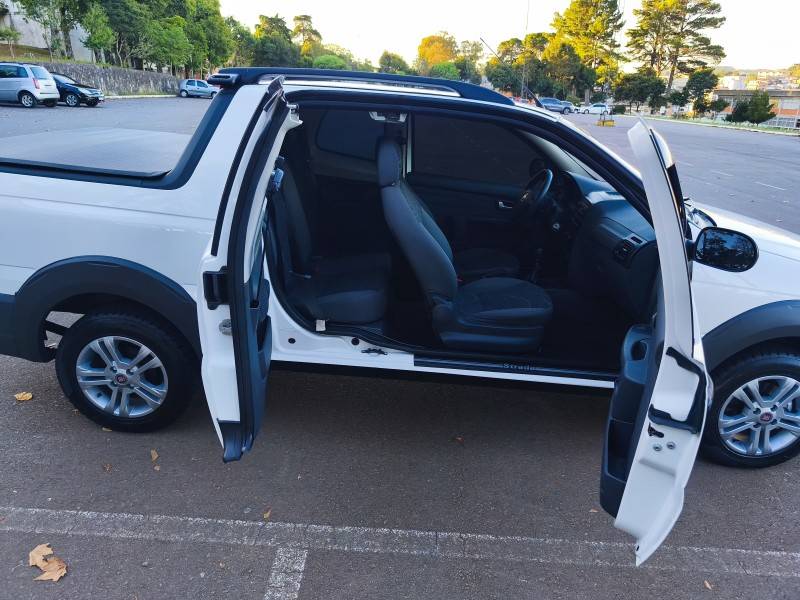 FIAT - STRADA - 2015/2015 - Branca - R$ 64.900,00