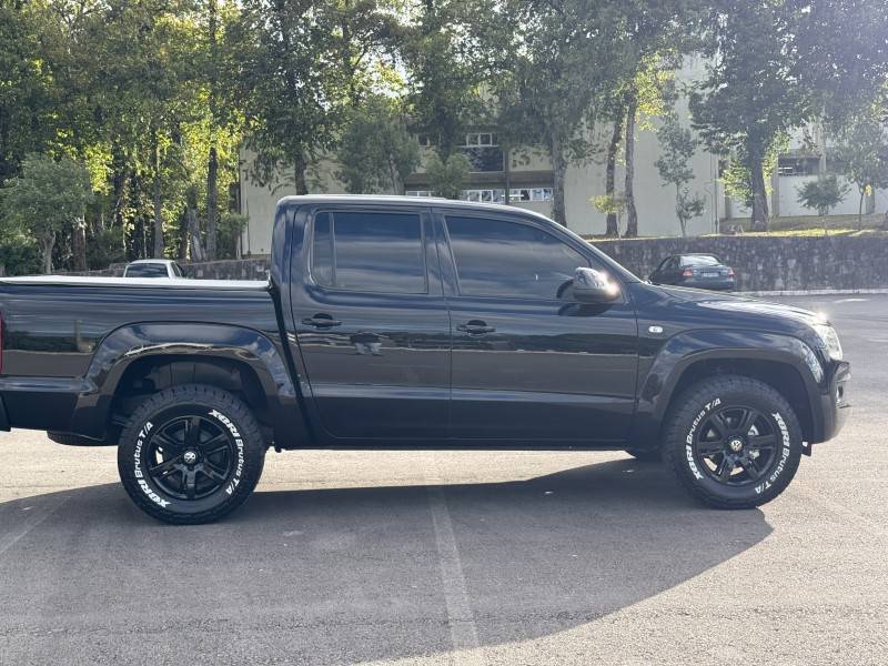 VOLKSWAGEN - AMAROK - 2013/2013 - Preta - R$ 106.900,00