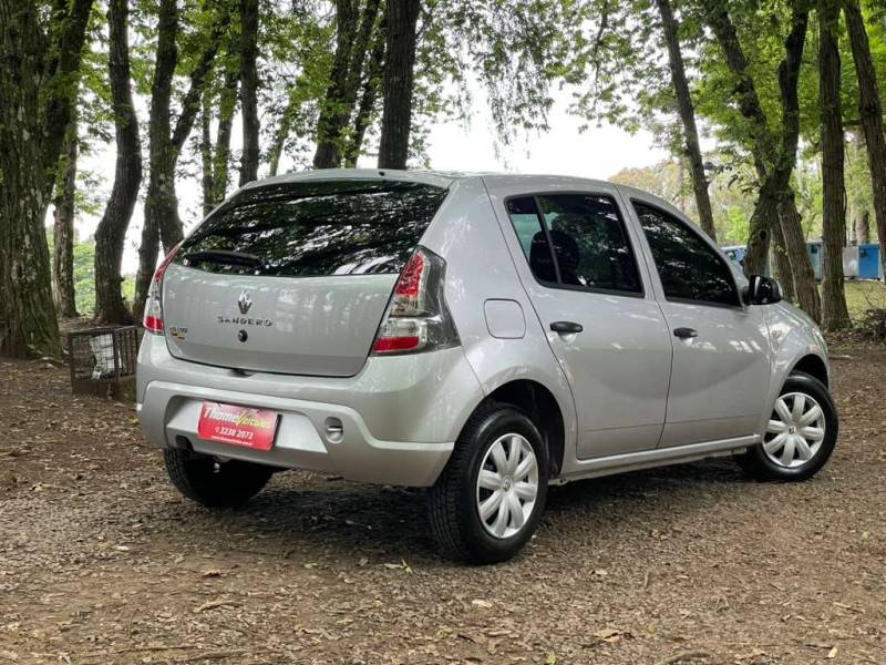 RENAULT - SANDERO - 2014/2014 - Prata - R$ 33.990,00