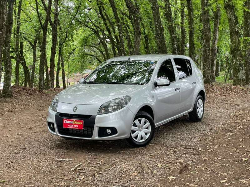 RENAULT - SANDERO - 2014/2014 - Prata - R$ 33.990,00