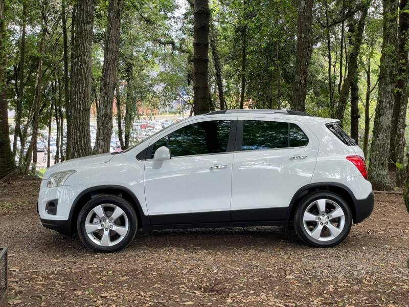 CHEVROLET - TRACKER - 2014/2014 - Branca - R$ 64.900,00