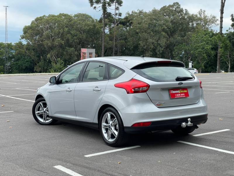 FORD - FOCUS - 2018/2018 - Prata - R$ 71.900,00