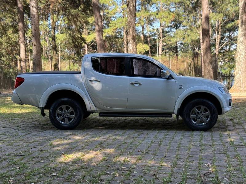 MITSUBISHI - L200 - 2015/2015 - Branca - R$ 129.900,00
