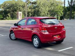 CHEVROLET - ONIX - 2015/2015 - Vermelha - R$ 45.900,00