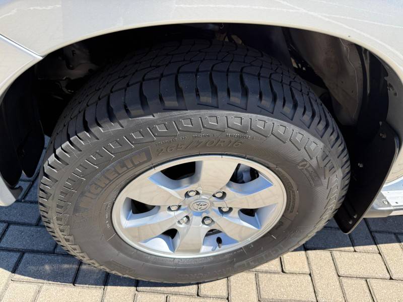 TOYOTA - HILUX - 2015/2015 - Prata - R$ 115.900,00