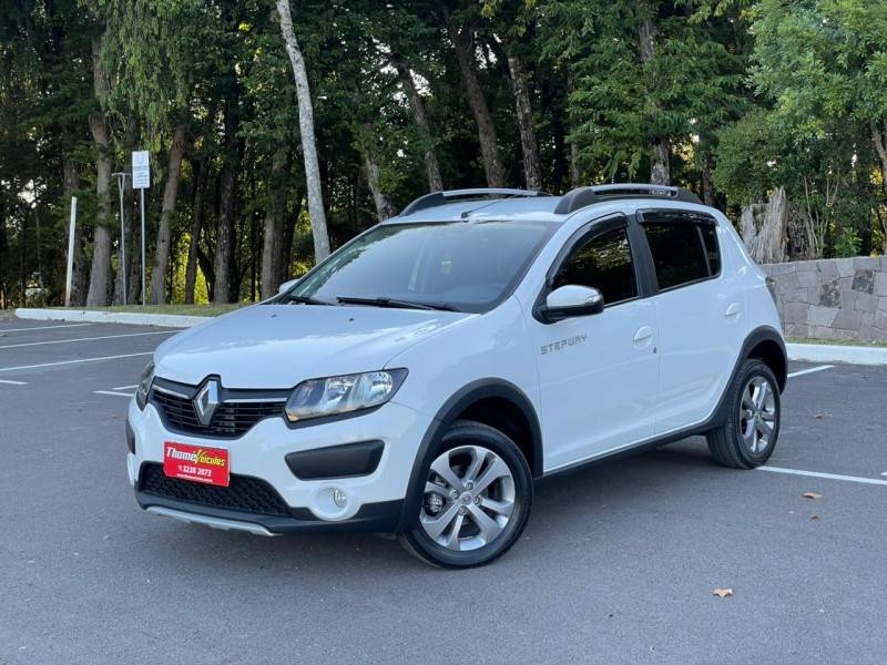 RENAULT - SANDERO - 2015/2015 - Branca - R$ 49.900,00