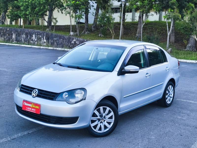 VOLKSWAGEN - POLO SEDAN - 2012/2012 - Prata - R$ 42.900,00