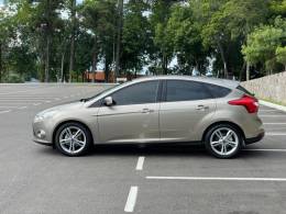 FORD - FOCUS - 2015/2015 - Dourada - R$ 49.900,00