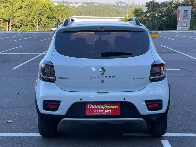 RENAULT - SANDERO - 2015/2015 - Branca - R$ 49.900,00