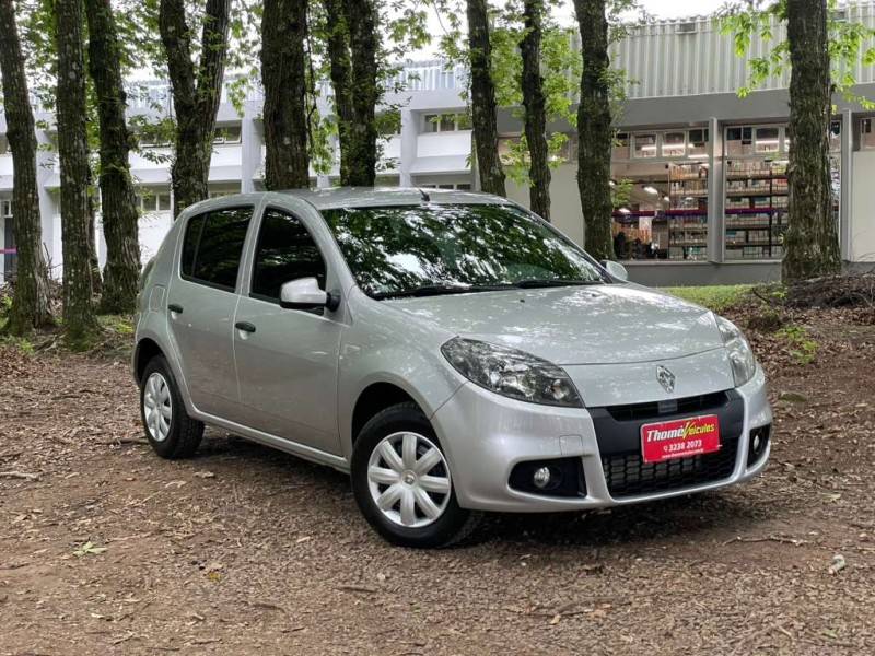 RENAULT - SANDERO - 2014/2014 - Prata - R$ 33.990,00