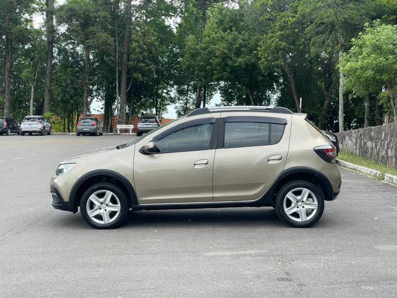 RENAULT - SANDERO - 2022/2022 - Dourada - R$ 67.900,00