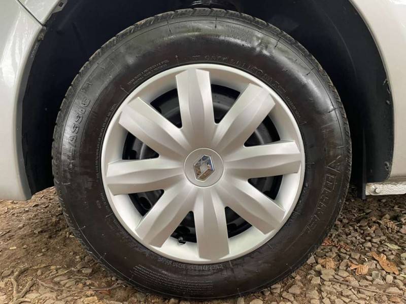 RENAULT - SANDERO - 2014/2014 - Prata - R$ 33.990,00