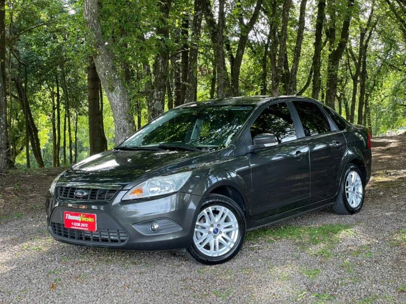 FORD - FOCUS - 2013/2013 - Cinza - R$ 43.900,00