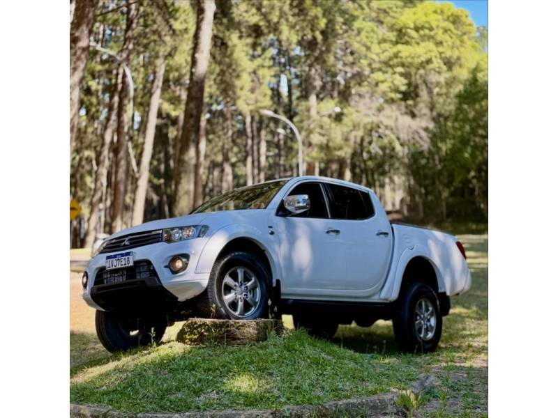 MITSUBISHI - L200 - 2015/2015 - Branca - R$ 129.900,00