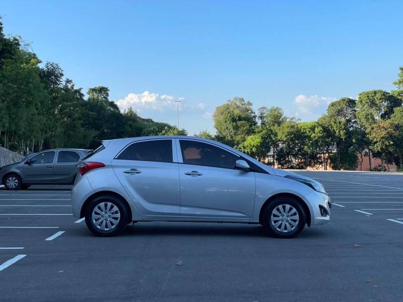 HYUNDAI - HB20 - 2015/2015 - Prata - R$ 46.900,00