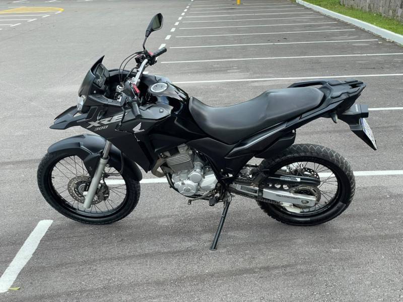HONDA - XRE 300 - 2021/2021 - Preta - R$ 29.900,00