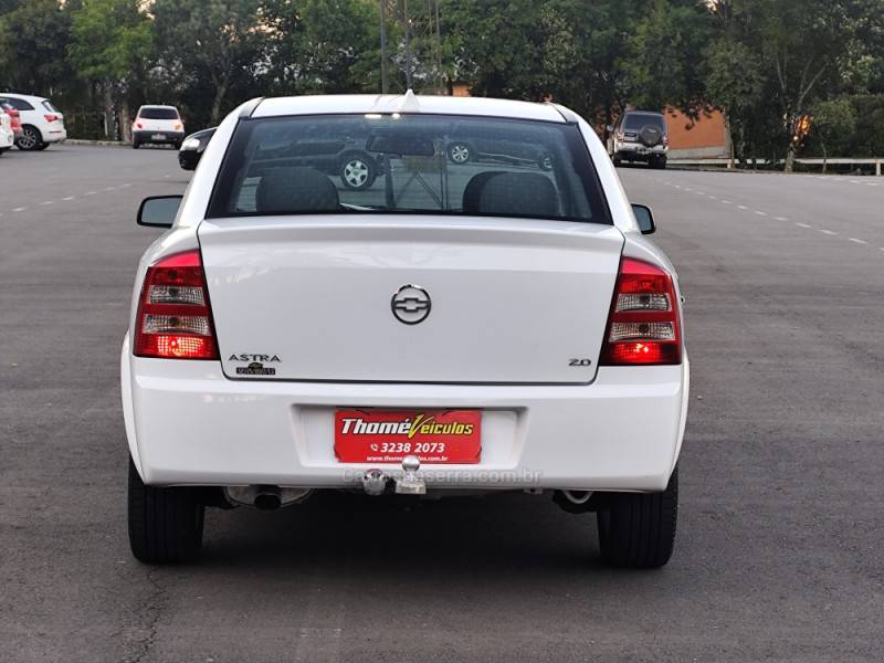 CHEVROLET - ASTRA - 2004/2004 - Branca - R$ 29.900,00