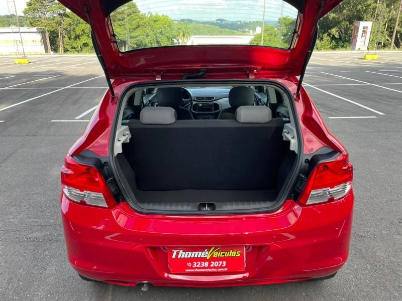 CHEVROLET - ONIX - 2015/2015 - Vermelha - R$ 45.900,00