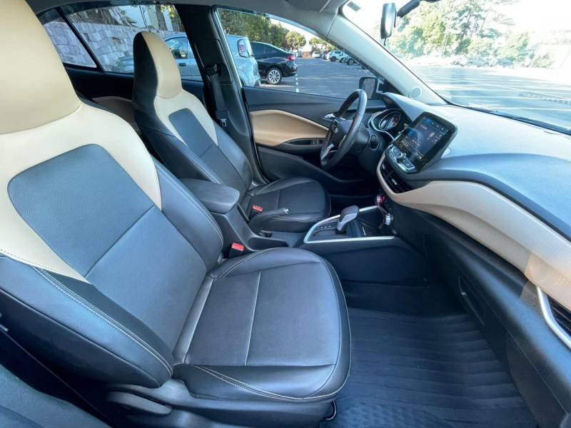 CHEVROLET - ONIX - 2024/2024 - Branca - R$ 97.900,00