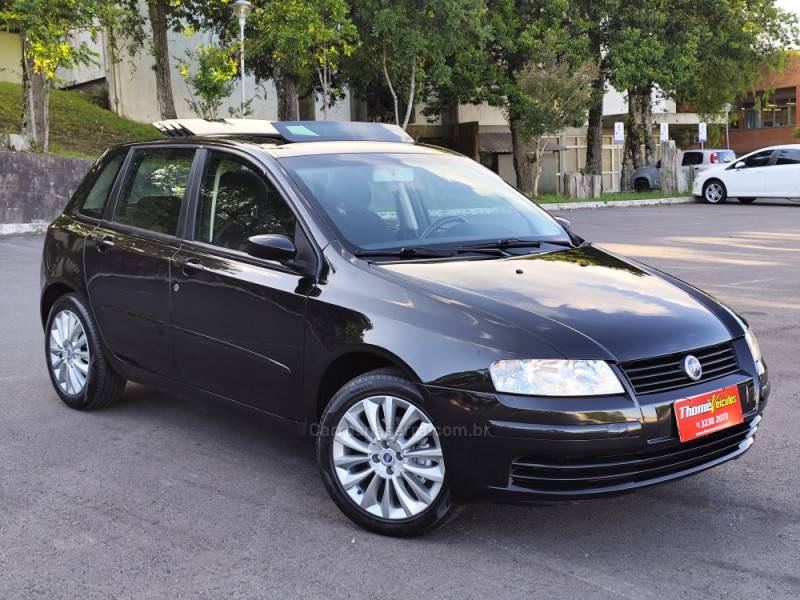 FIAT - STILO - 2005/2006 - Preta - R$ 34.900,00