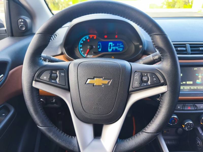 CHEVROLET - ONIX - 2017/2017 - Prata - R$ 64.900,00