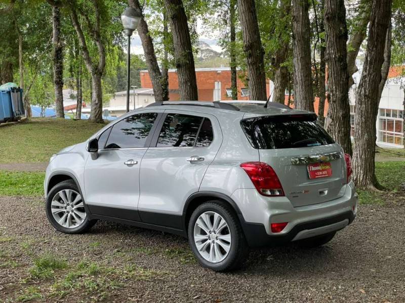 CHEVROLET - TRACKER - 2018/2018 - Prata - R$ 94.900,00
