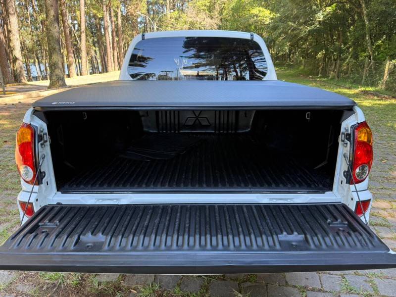 MITSUBISHI - L200 - 2015/2015 - Branca - R$ 129.900,00