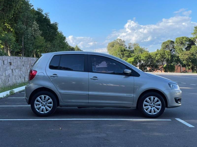 VOLKSWAGEN - FOX - 2014/2014 - Prata - R$ 44.900,00