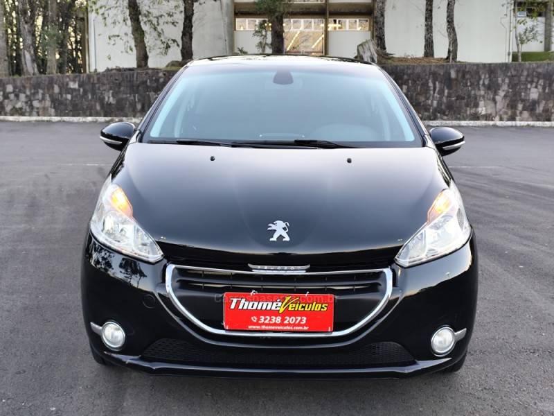 PEUGEOT - 208 - 2015/2016 - Preta - R$ 45.900,00