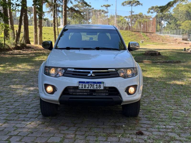 MITSUBISHI - L200 - 2015/2015 - Branca - R$ 129.900,00