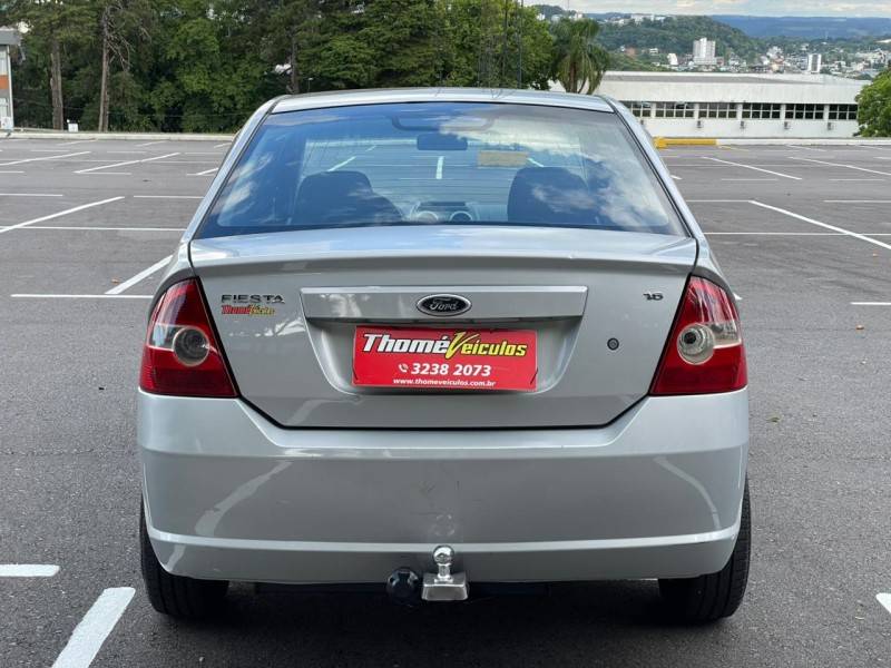 FORD - FIESTA - 2008/2009 - Prata - R$ 29.900,00