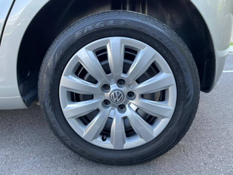 VOLKSWAGEN - FOX - 2014/2014 - Prata - R$ 44.900,00