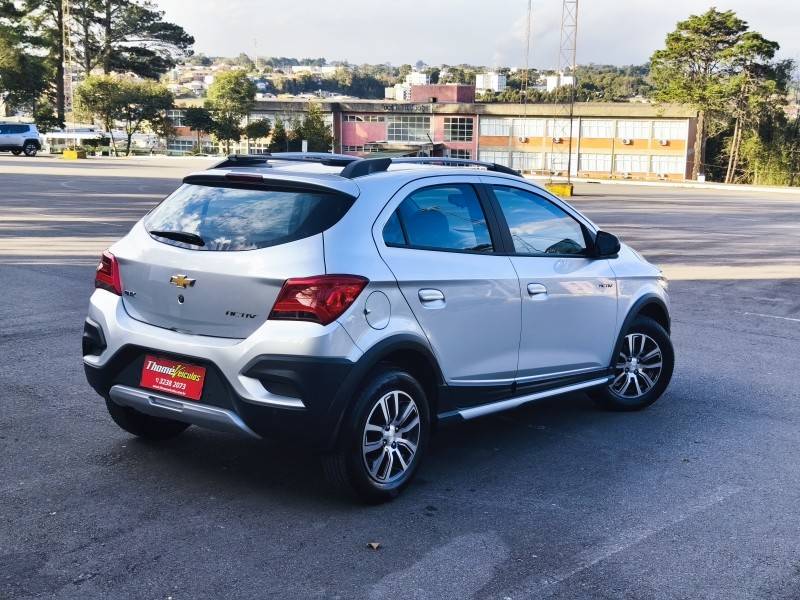 CHEVROLET - ONIX - 2017/2017 - Prata - R$ 66.900,00