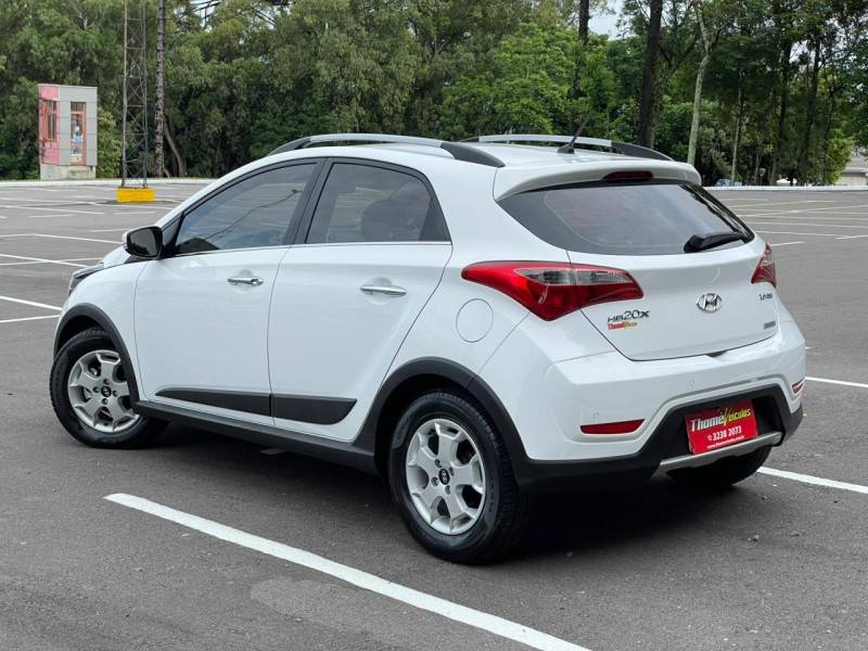 HYUNDAI - HB20X - 2015/2015 - Branca - R$ 59.900,00