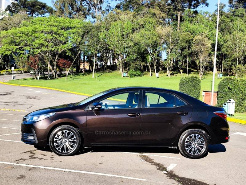 TOYOTA - COROLLA - 2018/2018 - Marrom - R$ 92.900,00