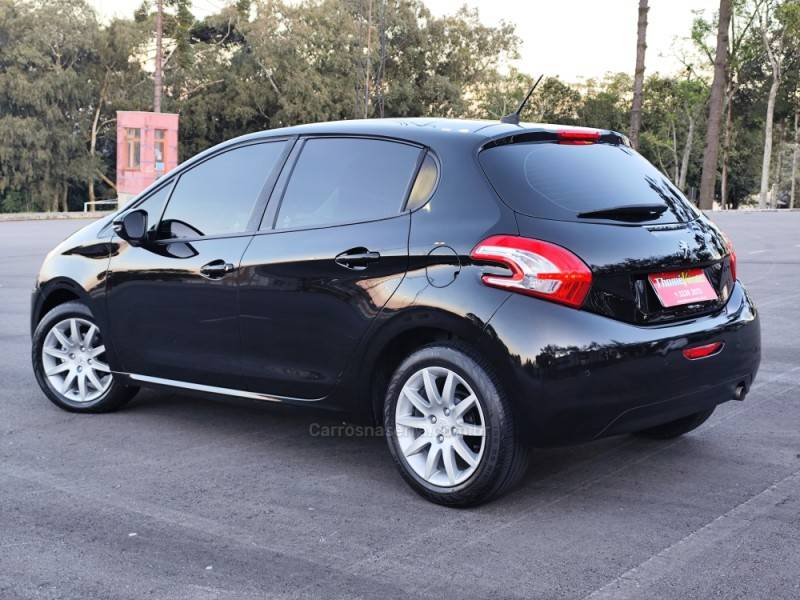 PEUGEOT - 208 - 2015/2016 - Preta - R$ 47.900,00