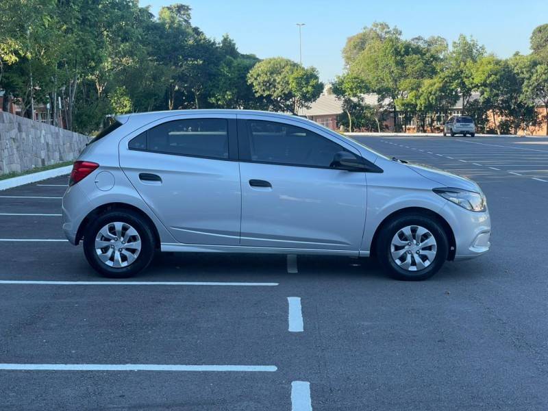 CHEVROLET - ONIX - 2019/2019 - Prata - R$ 52.900,00