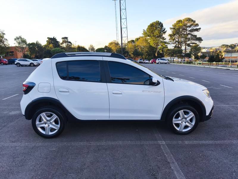 RENAULT - SANDERO - 2021/2021 - Branca - R$ 68.900,00