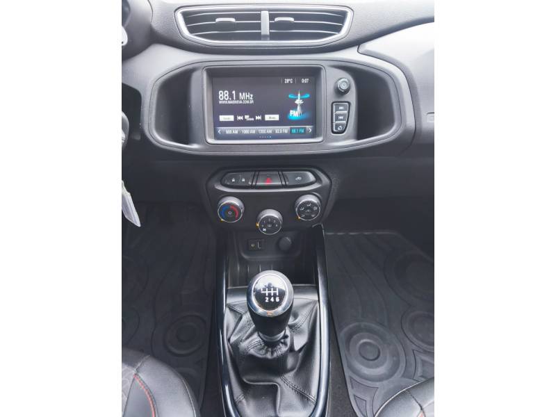 CHEVROLET - ONIX - 2018/2018 - Branca - R$ 63.900,00