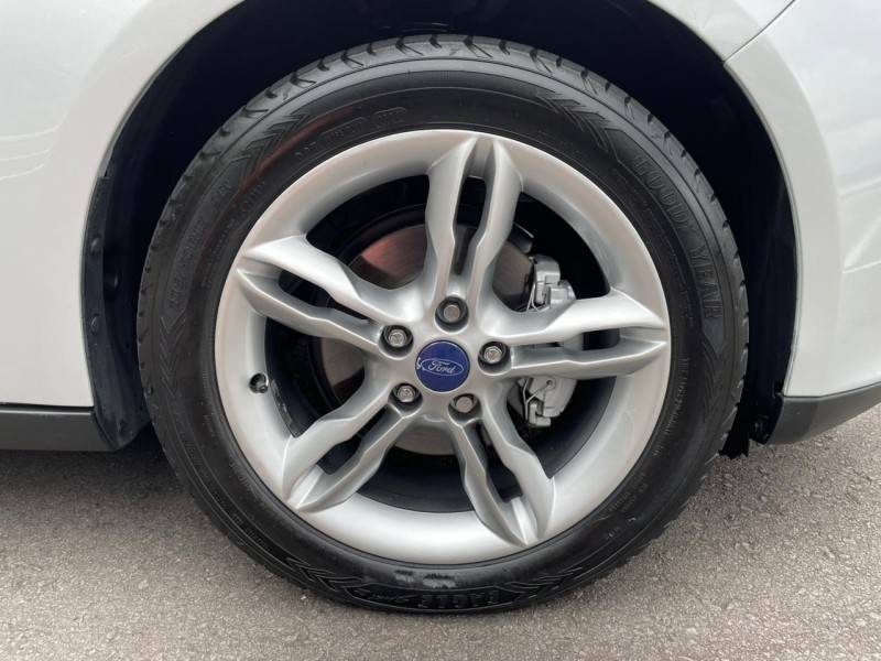 FORD - FOCUS - 2018/2018 - Prata - R$ 71.900,00